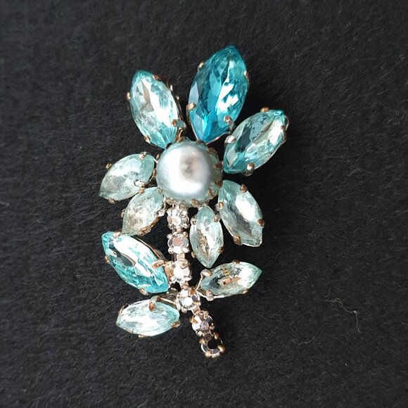 Gorgeous Vintage Mid-Century Blue Rhinestone Silver Tone Flower Brooch - Picture 11 of 11